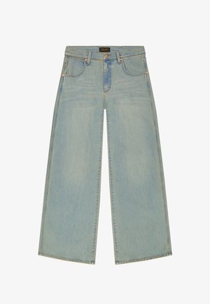 Jasnoniebieskie dżinsy o szerokich nogawkach, z przednimi kieszeniami, szlufkami na pasek oraz zapięciem na guzik i zamek błyskawiczny.