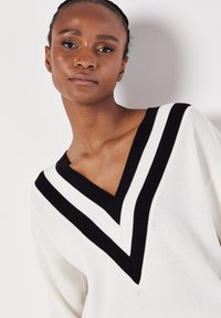 Apricot V-NECK CRICKET  - Neule - white