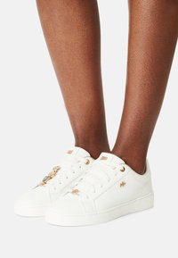 Mexx Matalavartiset tennarit - white