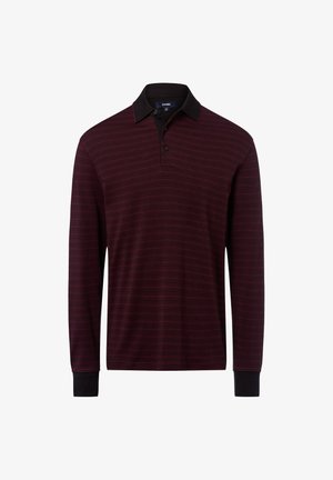 Koszulka polo z długim rękawem w ciemnym burgundzie z poziomymi paskami. Czarny kołnierzyk i mankiety. Materiał wydaje się miękki z delikatną teksturą.