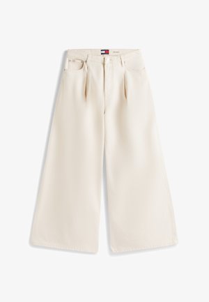 Krēmveida plašas taisnas vidukļa džinsi ar priekšējām kabatām, pogu un rāvējslēdzēja aizdari, kā arī jostu cilpām, izklāti uz baltas virsmas.