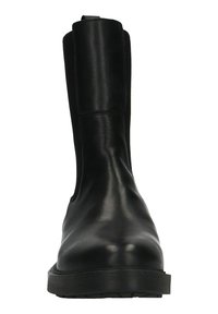 Bottine en cuir noir avec une finition lisse, des accents élastiques sur les côtés, un talon bas et un bout arrondi. Design minimaliste sans embellissements visibles.