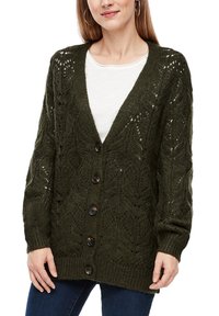 Dunkelgrüne Strickjacke mit V-Ausschnitt, Knopfverschluss und strukturiertem Muster. Lange Ärmel und gerippte Bündchen setzen Akzente.