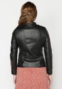 Koroshi Giacca in similpelle - black