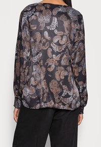 Cream Camicetta - black