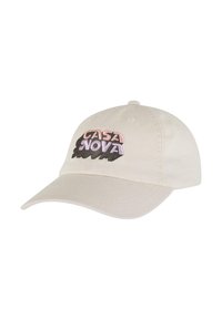 Beige cepure, izgatavota no kokvilnas, ar izliekto mali. Rotāta ar izšūtu "CASA NOVA" logo rozā, melnā un violetā krāsā. Aizmugurē regulējama siksniņa.