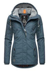 Jakke med en teal, vandafvisende ydre, grå fleece-lineret hætte, lynlås lukning, to forreste lommer og geometrisk mønsterforet.