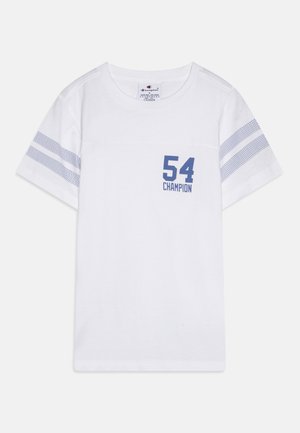 Biała bawełniana koszulka z niebieską grafiką "54" i "CHAMPION" na lewej piersi, a także niebieskimi paskami z perforacjami na rękawach.