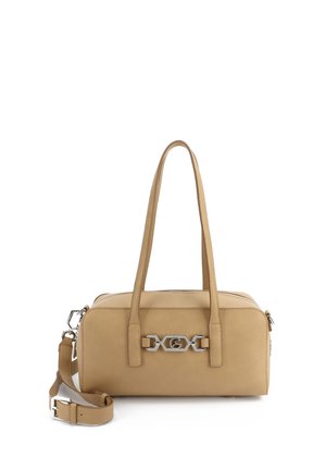 Borsa rettangolare in pelle color cuoio con doppi manici, tracolla removibile e dettaglio frontale con chiusura geometrica argentata.