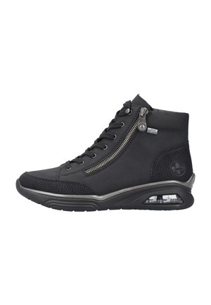 Baskets montantes noires en matériau synthétique, dotées d'un capuchon de protection texturé, d'une fermeture éclair sur le côté et d'une semelle à air comprimé pour plus de confort.