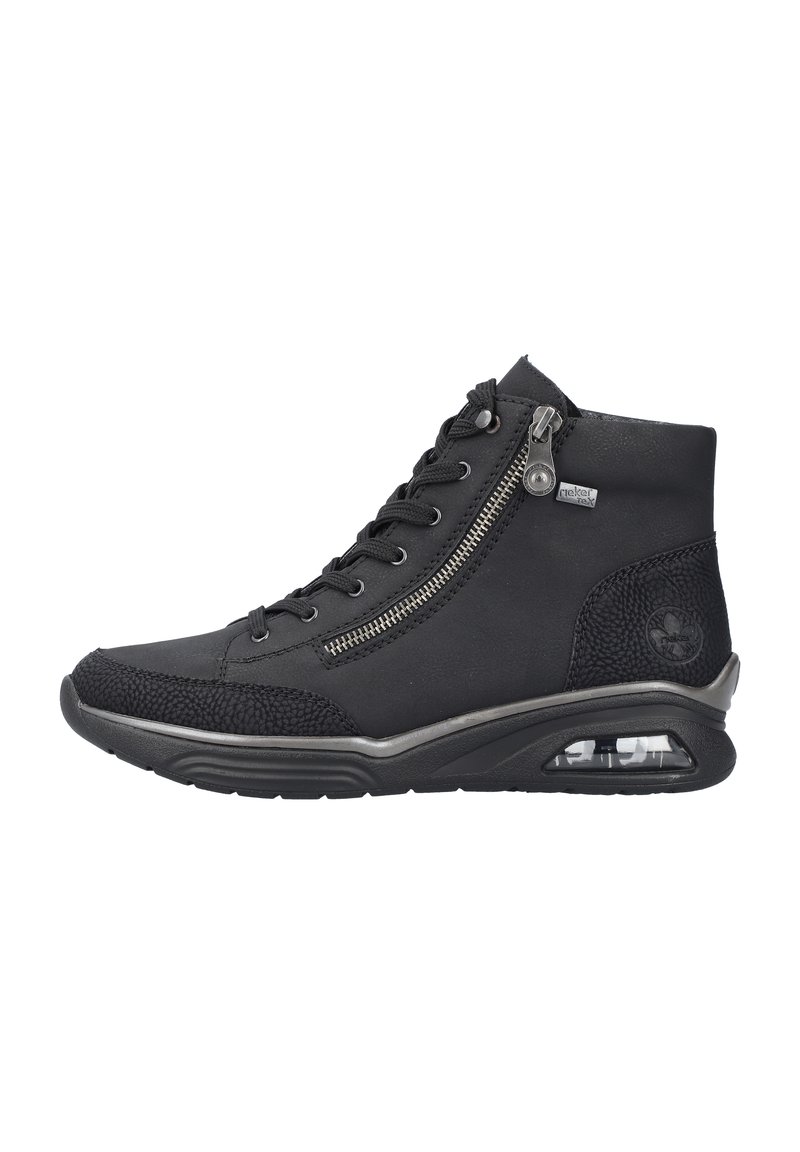 Baskets montantes noires en matériau synthétique, dotées d'un capuchon de protection texturé, d'une fermeture éclair sur le côté et d'une semelle à air comprimé pour plus de confort.