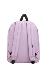Zaino viola con spallacci imbottiti e regolabili, una maniglia superiore e una superficie liscia e texturizzata. Accenti neri sugli spallacci e sulle cuciture.