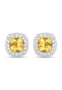 Des pierres précieuses jaunes taillées en coussin entourées de pierres claires dans un cadre en argent carré. Surface polie avec une texture lisse.