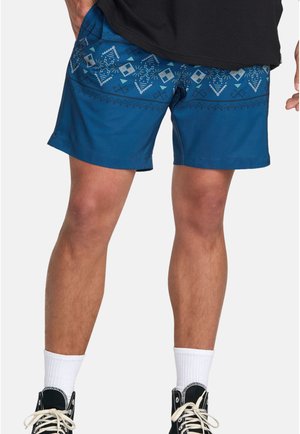 Shorts de bain bleus avec un motif géométrique et tribal. Fabriqués en matériau lisse, avec une taille élastique et une coupe droite.