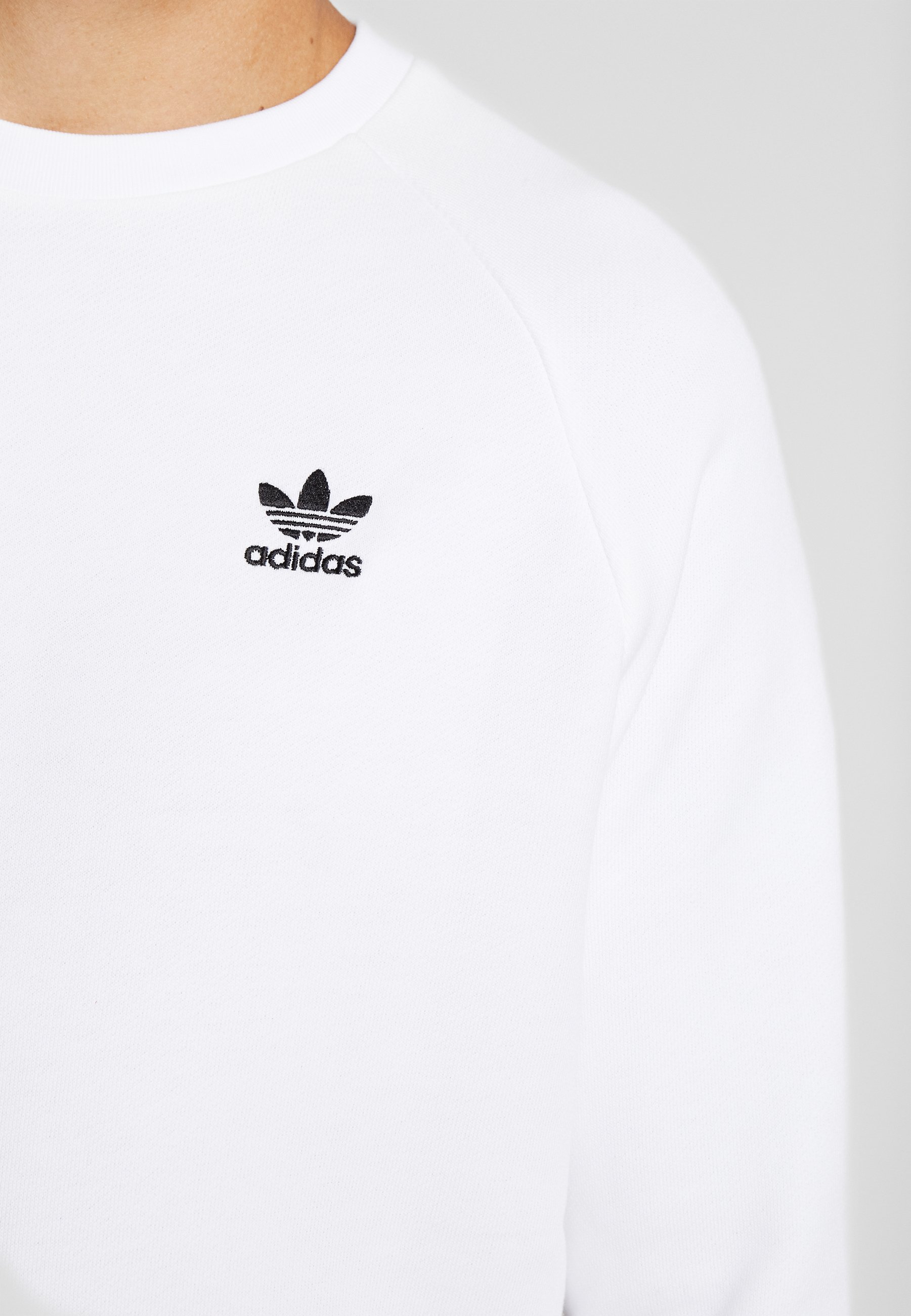 adidas Originals TREFOIL ESSENTIALS LONG SLEEVE PULLOVER Adidas Essential Sweatshirt whiteblack ab € 33,29