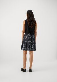 KARL LAGERFELD PLEATED PRINT SKIRT - Plisséskjørt - black/white