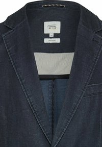 Granatowy blazer z lnu z domieszką, o teksturowanym wykończeniu, z klapami w serek, wewnętrzną siateczkową podszewką i oznaczeniem na wewnętrznej części dekoltu.
