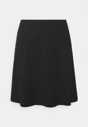 Saia preta feita de tecido suave, com uma forma evasê e uma bainha lisa. Design simples sem padrões visíveis ou detalhes em metal.