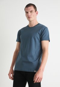 Mads Nørgaard THOR TEE - Jednoduché tričko - midnight navy
