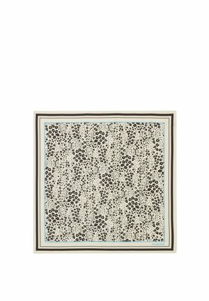 Foulard carré beige à imprimé léopard noir et marron, bordure intérieure bleue, et bordures extérieures noires et beiges.