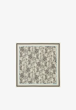 Foulard carré beige à imprimé léopard noir et marron, bordure intérieure bleue, et bordures extérieures noires et beiges.