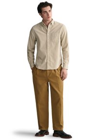 GANT REG  - Skjorter - putty