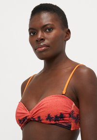 It's Now Cool THE TWIST BANDEAU - Vrchný diel bikín - orange