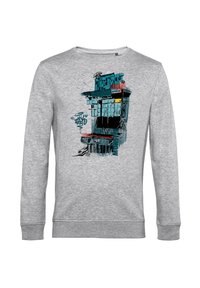 Sudadera gris de manga larga con un diseño abstracto de un edificio urbano en azul verdoso, negro, rojo y amarillo, que presenta elementos y texto en estilo graffiti.