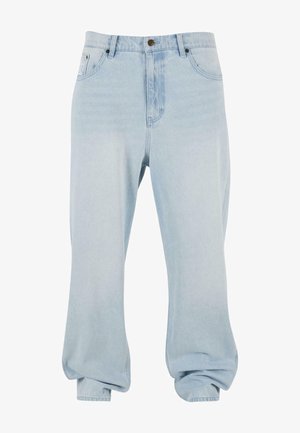 Jean en denim bleu clair avec une coupe décontractée, doté de cinq poches, de coutures visibles et d'une fermeture à bouton au niveau de la taille.