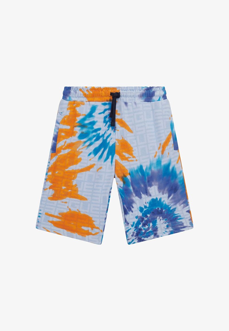 Shorts de bain tie-dye bleu clair avec des motifs orange et bleu. Taille élastique avec cordon de serrage noir, coupe droite et tissu léger.