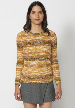 Strukturierter Strickpullover mit horizontalen Streifen in Gelb, Orange und Lila. Mit einem runden Ausschnitt und schmalen langen Ärmeln.