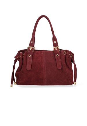 Borsa in suede rosso scuro con doppi manici, fibbie dorate e dettagli con coulisse su entrambi i lati, su sfondo bianco.