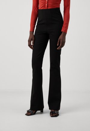 Vero Moda Tall VMAUGUSTA SLIM FLARED - Stoffhose - black