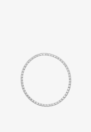 Bracciale rotondo in argento caratterizzato da una serie di gemme di forma quadrata, tutte ravvicinate, creando un aspetto uniforme e lucido.