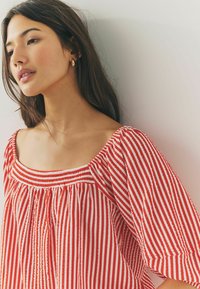 Next REGULAR FIT - VOLUME HALF SLEEVE - Blůza - red white stripe