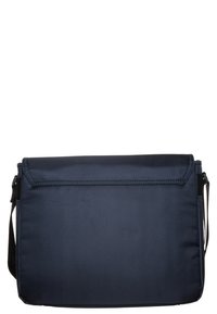Borsa a tracolla blu navy con un tessuto liscio e testurizzato, chiusura a pattina, tracolla regolabile e design minimalista.