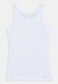 Débardeur blanc en coton doux, avec un motif répété de petits ours en peluche roses et de légers points bleus, doté de larges bretelles.