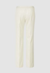 Pantaloni bianchi a righe con un design a gamba dritta, caratterizzati da una texture liscia e una vita semplice.