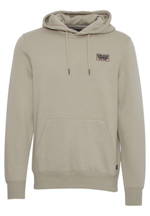 Beige huva sweatshirt gjord av mjuk bomullsblandning. Har en framficka, elastiska muddarna och en liten logotyp patch på bröstet.