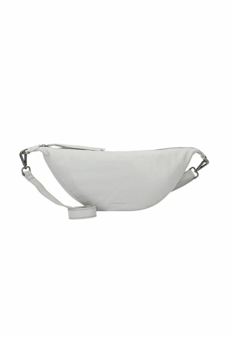 Bolso cruzado de cuero blanco con forma redondeada, cierre de cremallera y correa ajustable. Textura suave, diseño minimalista y herrajes metálicos.