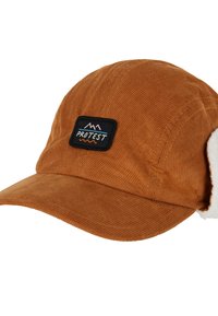 Bruine corduroy pet met een zwarte patch met het woord "PROTEST." Zacht, gestructureerd materiaal met een gebogen vizier en oorkleppen gevoerd met wit.