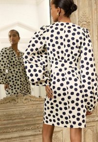 Next TALL FIT - LONG SLEEVE WAISTED - Pouzdrové šaty - monochrome