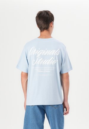 JORNORREBRO TYPO TEE CREW NECK - Print T-shirt - skyway