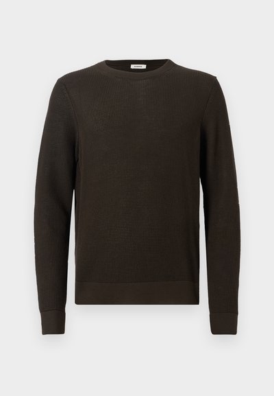 Dunkelbrauner Strickpullover mit strukturiertem Muster, rundem Ausschnitt und gerippten Bündchen. Hat eine lässige Passform und keine sichtbaren Verzierungen.