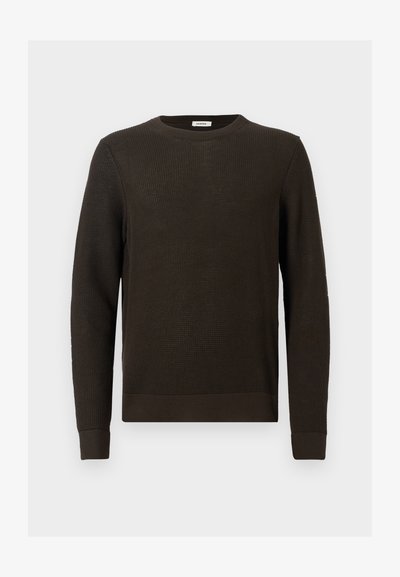 Σκούρο καφέ πλεκτό πουλόβερ με υφή, στρογγυλή λαιμόκοψη και ριμπ μανσέτες. Διαθέτει χαλαρή εφαρμογή και χωρίς ορατά διακοσμητικά στοιχεία.