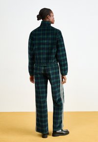 adidas Originals TARTAN - Donji dio pidžame - night indigo black shadow green