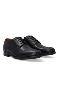 Zwarte leren oxford schoenen met een wingtip ontwerp, decoratieve perforaties, ronde neus en een lage gestapelde hak.