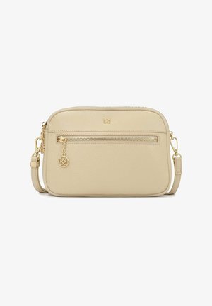 Borsa a tracolla in pelle beige con finitura testurizzata, tasca frontale con zip, dettagli in metallo dorato e charm rimovibile. Include una tracolla regolabile.