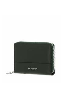 Portefeuille en cuir vert foncé à finition texturée, fermeture éclair et ferrures argentées ; doté d'un logo frontal et d'un profil fin.