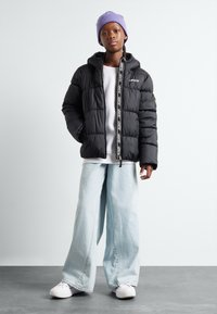 Levi's® ESSENTIAL PUFFER - Žieminė striukė - black
